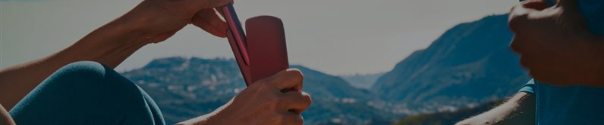 Two people comparing IQOS ILUMA and IQOS ILUMA One devices